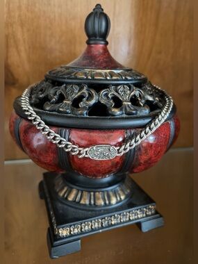 Kendra Scott silver necklace accents